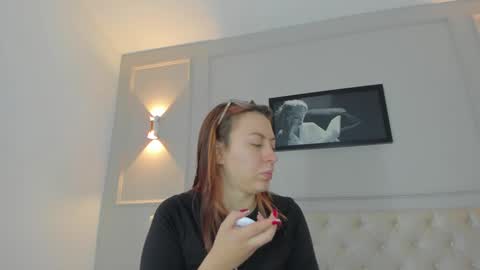 Snapshot of anniemartinezz chatting on December 26, 2024, 11:54 am Annie online show from December 26, 2024, 11:54 am