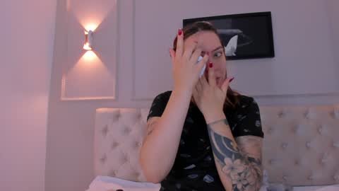 Snapshot of anniemartinezz chatting on December 27, 2024, 11:17 am Annie online show from December 27, 2024, 11:17 am