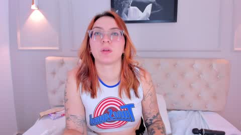 Snapshot of anniemartinezz chatting on December 31, 2024, 5:07 pm Annie online show from December 31, 2024, 5:07 pm