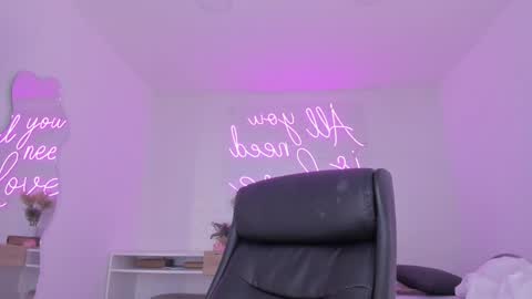 Snapshot of anniemartinezz chatting on January 30, 2025, 8:42 pm Annie online show from January 30, 2025, 8:42 pm