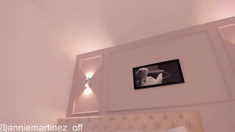 Snapshot of anniemartinezz chatting on March 8, 2025, 5:54 pm Annie online show from March 8, 2025, 5:54 pm