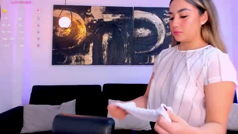 Annie Monroe online show from December 19, 2025, 2:35 pm