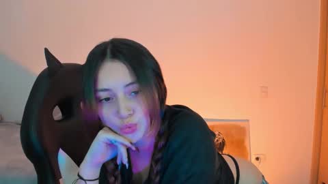 Annie online show from November 27, 2025, 3:19 am