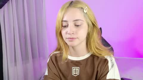 Snapshot of anniemora_ chatting on April 29, 2026, 2:59 am Annie online show from April 29, 2026, 2:59 am