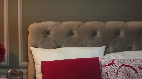 AnnieStyles online show from March 7, 2025, 11:40 am