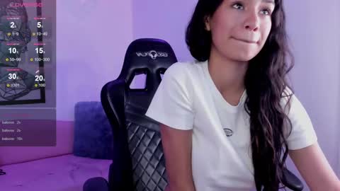 Annie Evans  online show from January 30, 2025, 4:55 pm