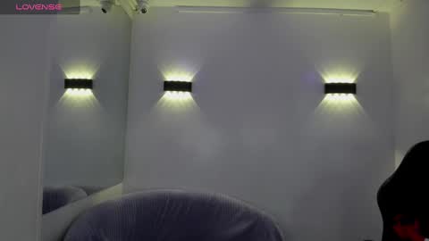 Annie Evans  online show from September 17, 2025, 2:19 pm