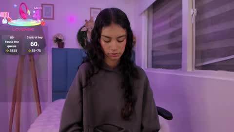 Annie Evans  online show from December 19, 2025, 4:14 pm