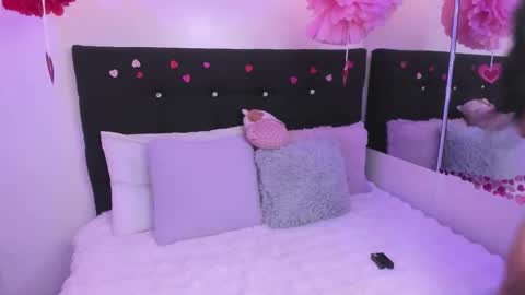 Annie Evans  online show from February 20, 2026, 2:41 am