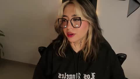 Annika online show from February 1, 2026, 10:19 pm