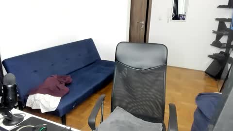    online show from October 20, 2025, 3:01 pm