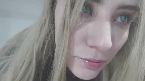 annrousse online show from January 1, 2025, 3:23 am