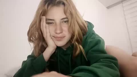 annrousse online show from September 15, 2025, 2:22 am