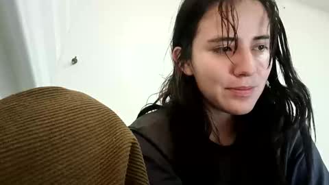 annrousse online show from October 25, 2025, 2:52 am