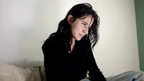 annrousse online show from October 28, 2025, 2:48 am