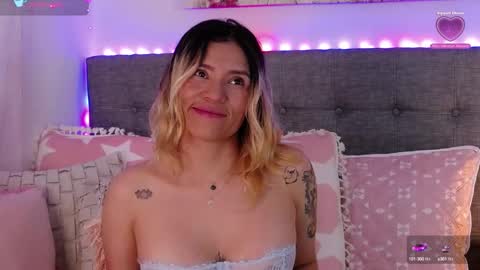 Snapshot of anntonellalee chatting on October 14, 2025, 5:58 pm Antonella Lee online show from October 14, 2025, 5:58 pm