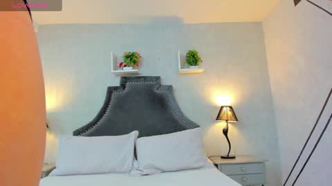 Anntonia Woods  online show from December 14, 2024, 12:44 pm