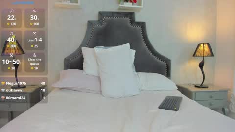 Anntonia Woods  online show from December 21, 2024, 4:25 pm