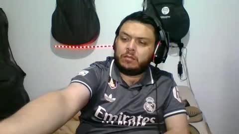 lion kennedy independent model moderator online show from November 7, 2025, 4:34 am