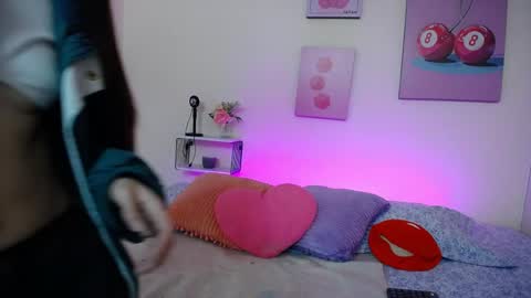 Anny cotton  online show from April 20, 2026, 7:37 pm