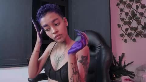 Anny online show from December 17, 2025, 4:29 am