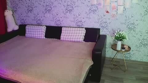 Annie online show from December 15, 2024, 10:15 pm