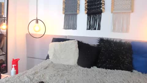 anny_stan online show from February 3, 2025, 10:00 pm