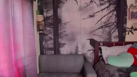 Annyluna online show from December 17, 2025, 9:10 pm