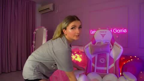 annyraii online show from December 20, 2025, 6:48 pm