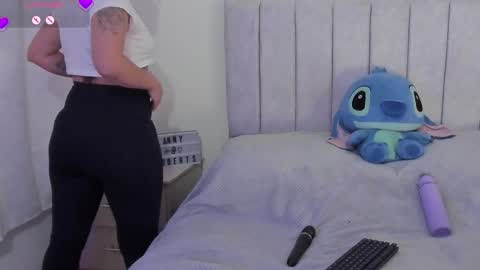 Anny online show from November 26, 2025, 10:55 pm