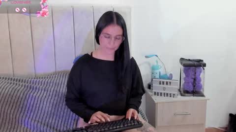 Snapshot of annyroberts_89 chatting on June 3, 2026, 8:14 pm Anny online show from June 3, 2026, 8:14 pm
