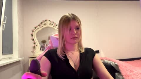 Snapshot of annyvibess chatting on May 17, 2026, 7:10 pm annyvibess online show from May 17, 2026, 7:10 pm