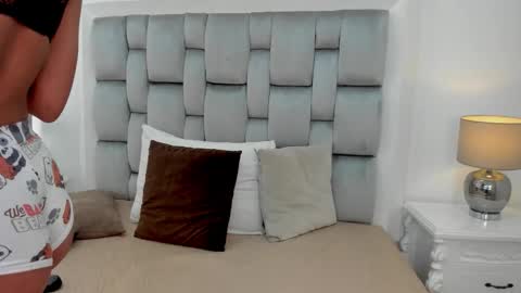 Anthonela online show from November 25, 2025, 11:43 am