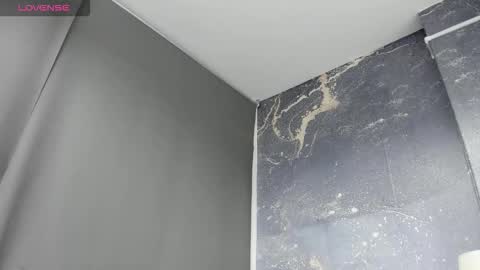 anthonelaDuque online show from January 7, 2026, 11:45 am