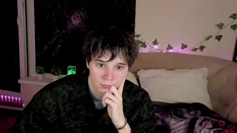 Anthony online show from April 18, 2026, 6:01 pm