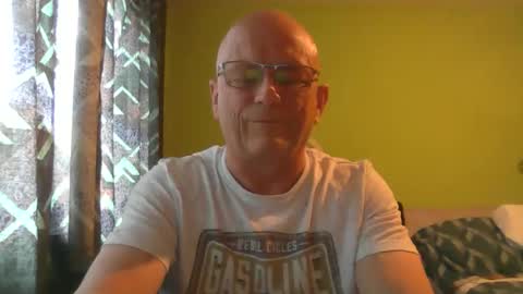 Snapshot of antmatt2025 chatting on May 11, 2026, 4:15 pm antmatt2025 online show from May 11, 2026, 4:15 pm
