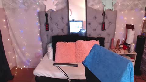 Snapshot of antolyh_c chatting on December 15, 2025, 1:04 pm antolyh_c online show from December 15, 2025, 1:04 pm