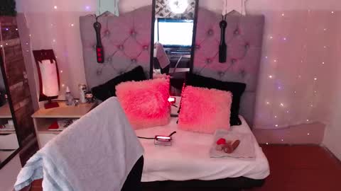 Snapshot of antolyh_c chatting on February 5, 2026, 12:32 pm antolyh_c online show from February 5, 2026, 12:32 pm