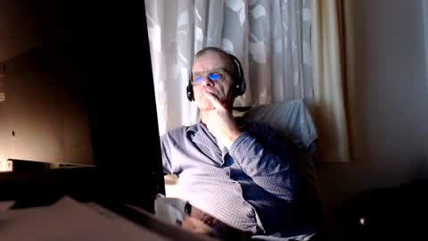 Snapshot of anton1957 chatting on February 2, 2025, 10:06 pm anton online show from February 2, 2025, 10:06 pm