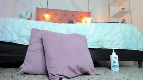 Antonella online show from May 7, 2026, 7:52 pm