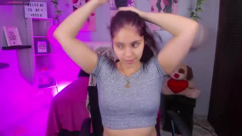 Snapshot of antonella_emma chatting on November 18, 2025, 12:53 pm online show from November 18, 2025, 12:53 pm