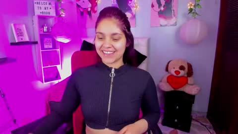 Snapshot of antonella_emma chatting on November 19, 2025, 1:00 pm online show from November 19, 2025, 1:00 pm