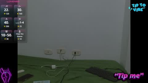 Snapshot of antonellaandnoah chatting on February 8, 2025, 1:32 am AntonellaAndNoah online show from February 8, 2025, 1:32 am