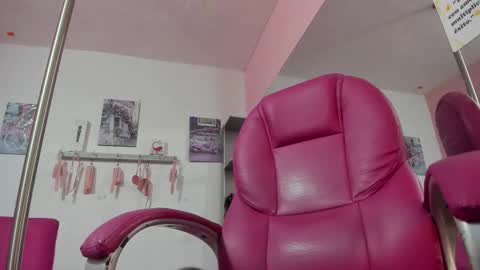 ANTONELLA online show from October 6, 2025, 11:40 am