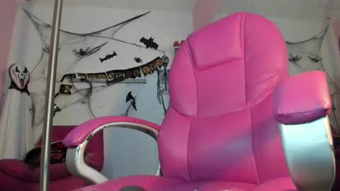 ANTONELLA online show from October 25, 2025, 10:15 pm