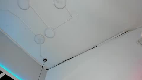 A N T O N E L L E  online show from January 17, 2025, 2:28 pm