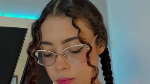 A N T O N E L L E  online show from January 18, 2025, 11:32 am