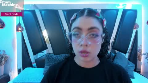 A N T O N E L L E  online show from September 11, 2025, 11:32 am