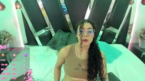 A N T O N E L L E  online show from September 24, 2025, 11:24 am