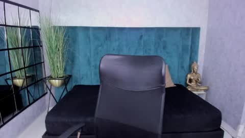 Snapshot of antoniajblair chatting on April 18, 2026, 11:58 am A N T O N I A online show from April 18, 2026, 11:58 am